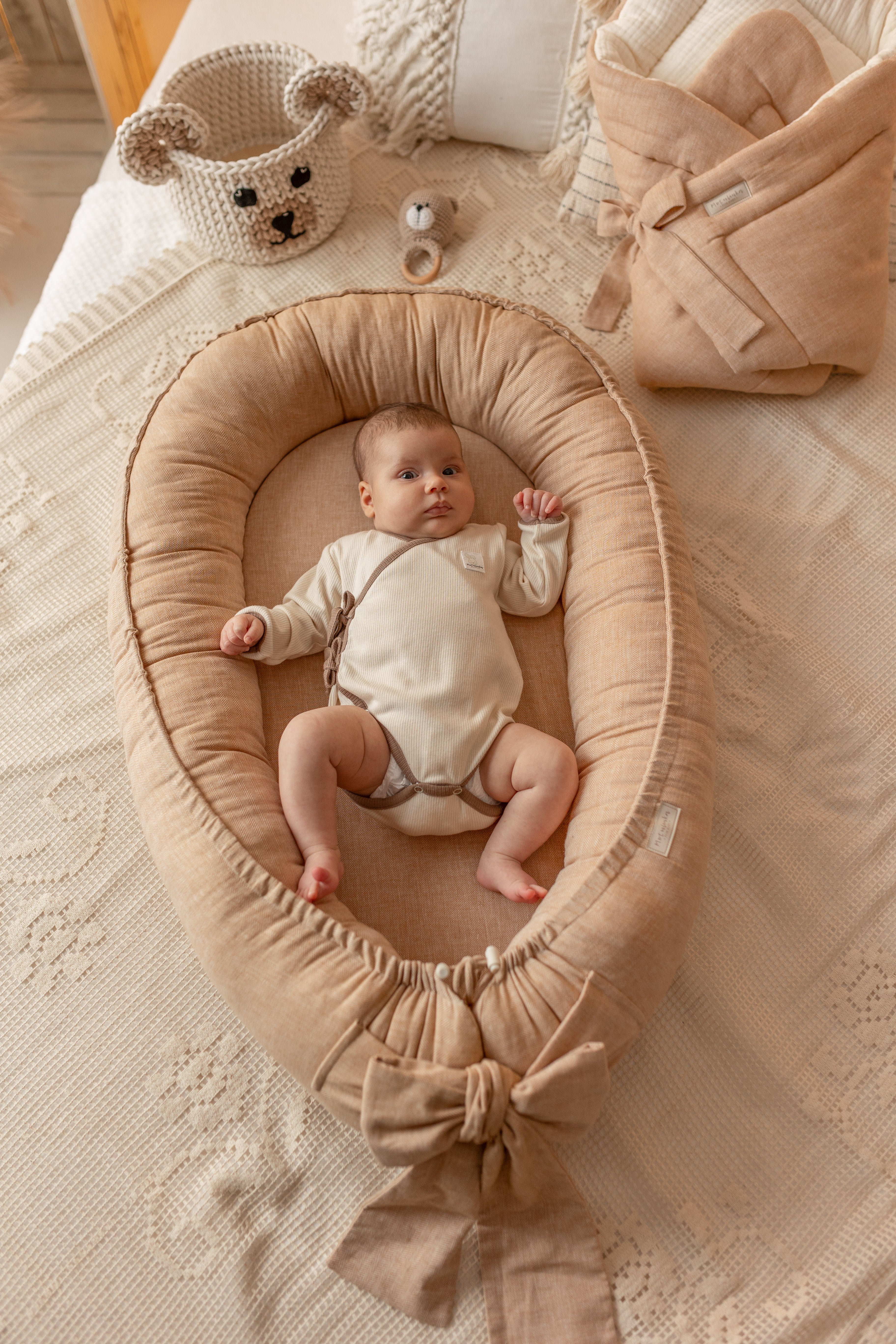 Give your baby the gift of comfort with our Herringbone Baby Nest. Soft, breathable, and secure—perfect for sleep, travel, and daily cuddles.