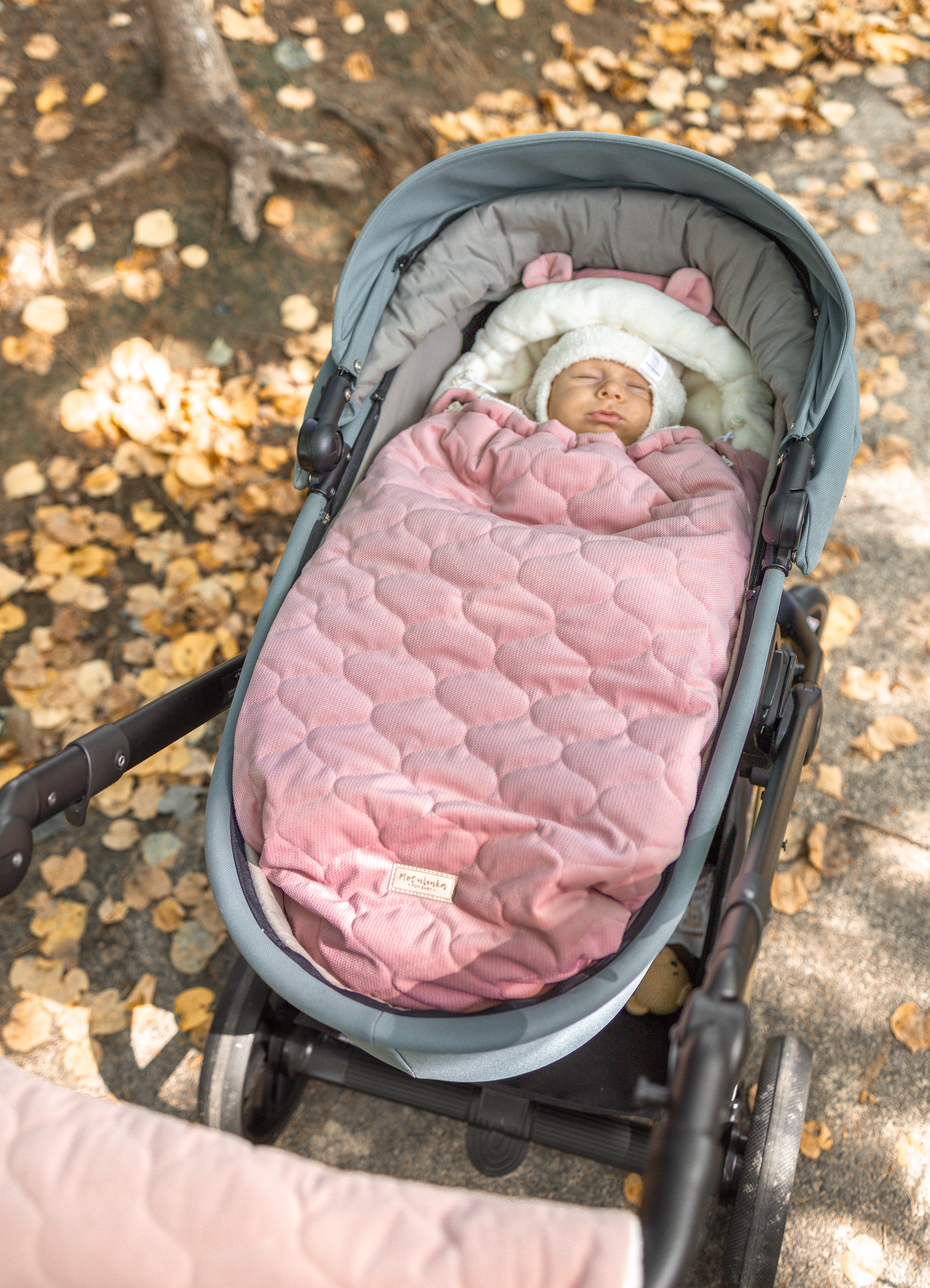 Wrap your baby in comfort with our 3-in-1 quilted velvet footmuff. Soft, warm, and versatile for strollers, car seats, or travel.