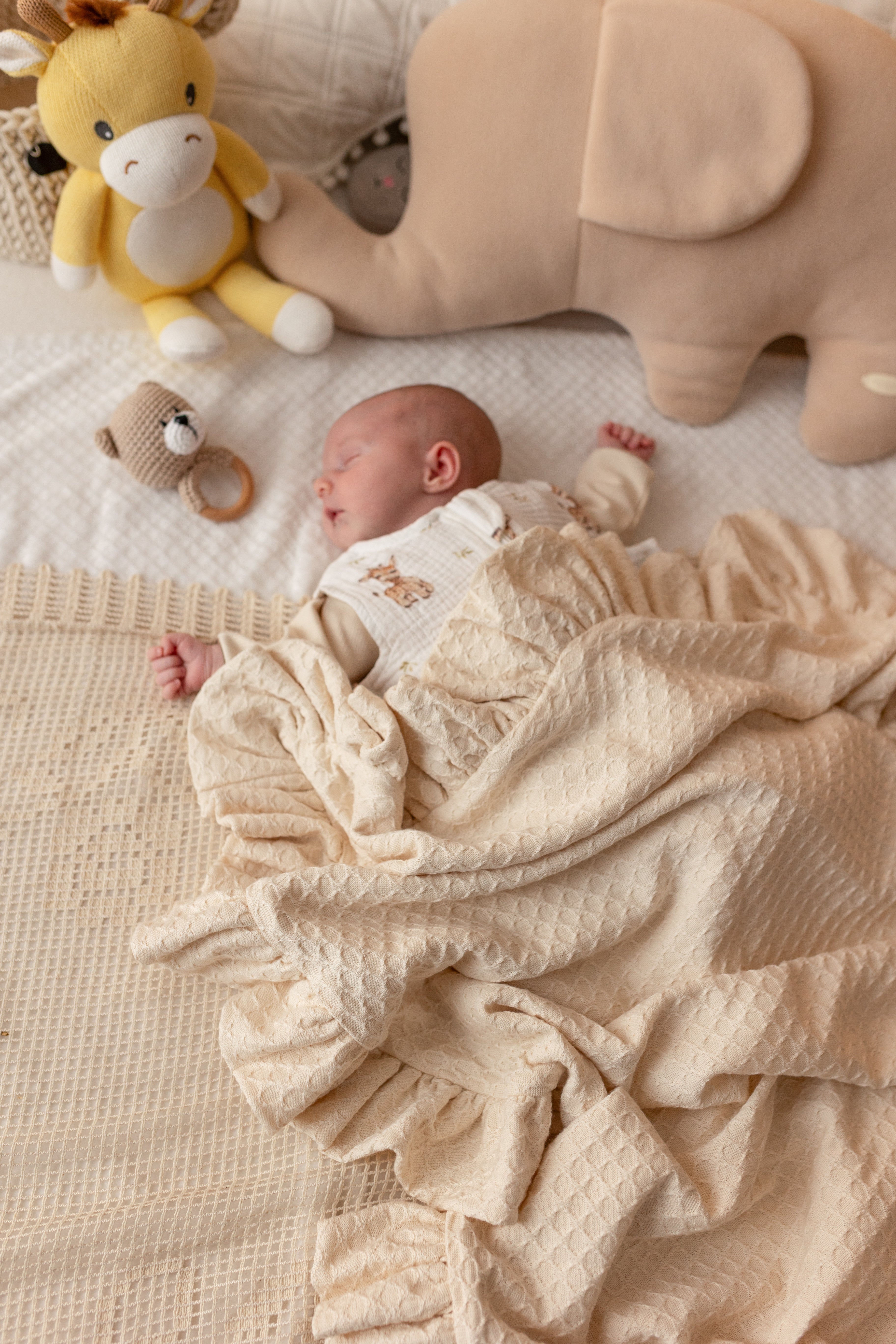 Wrap your little one in comfort with our Natural Beige Baby Blanket. Soft, breathable, and perfect for naps, stroller rides, and everyday snuggles.