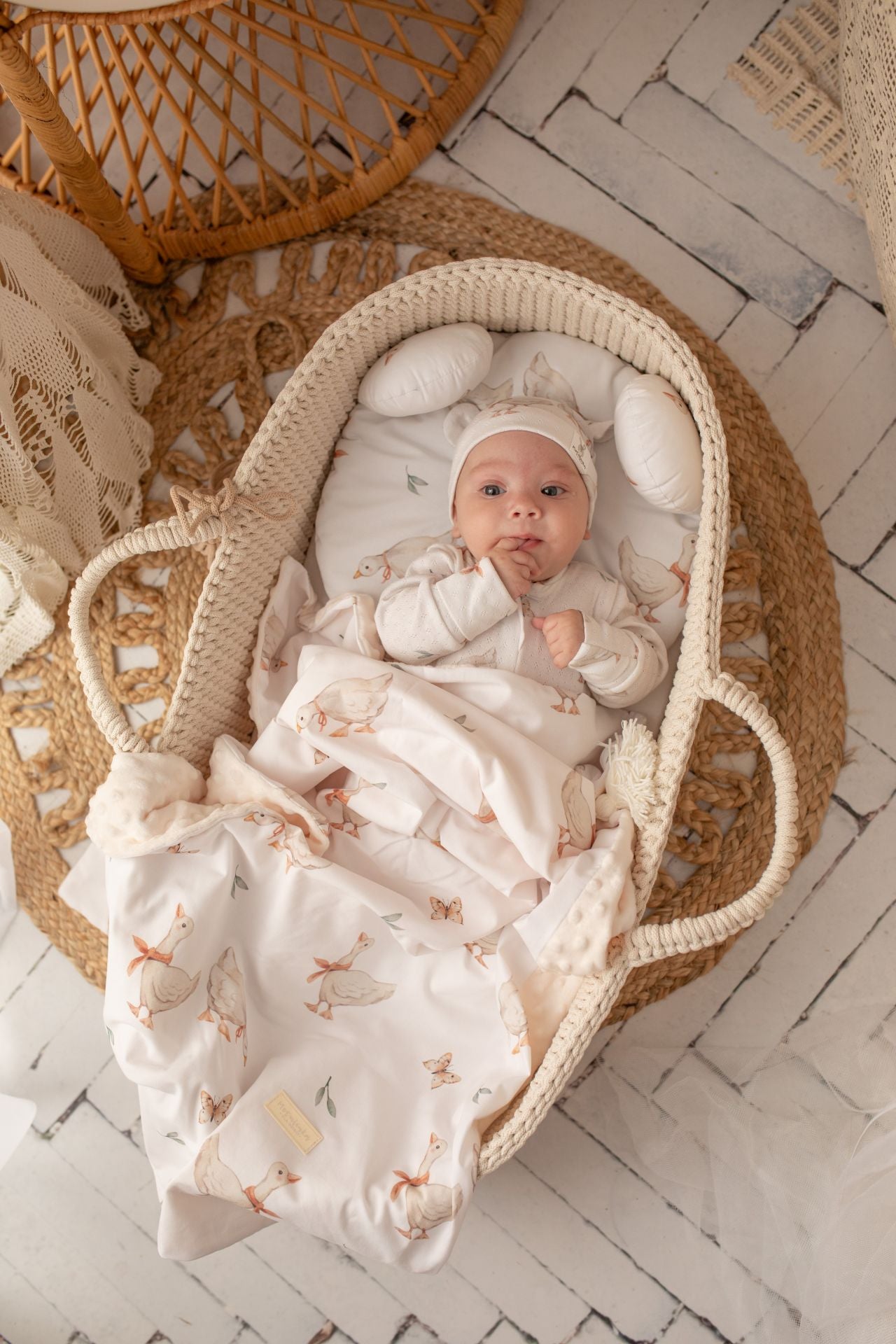 Wrap your baby in comfort with our Cotton & Minky Back Blanket. Soft, cozy, and perfect for naps, stroller rides, and everyday use.