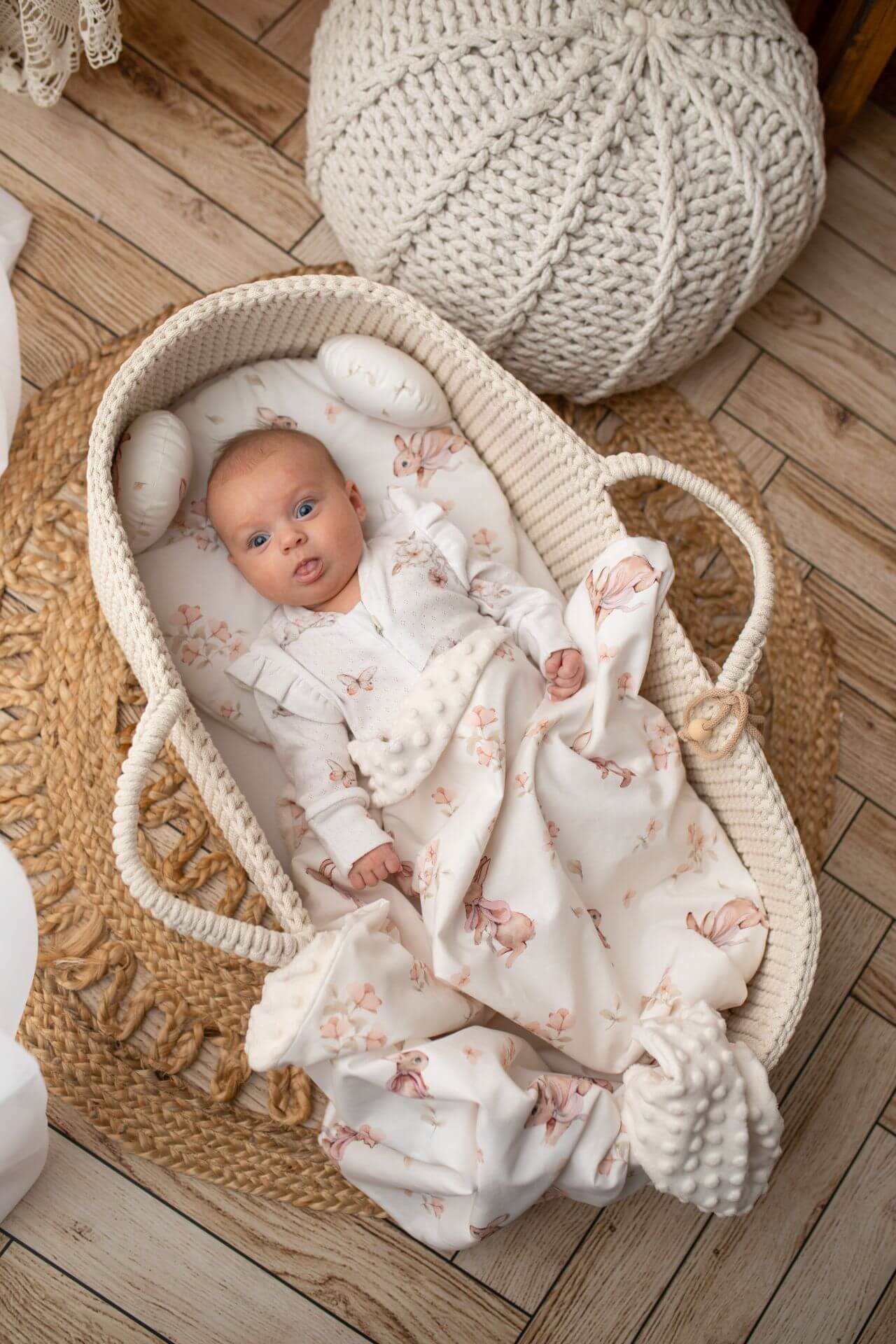 Wrap your baby in comfort with our Cotton & Minky Back Blanket. Soft, cozy, and perfect for naps, stroller rides, and everyday use.