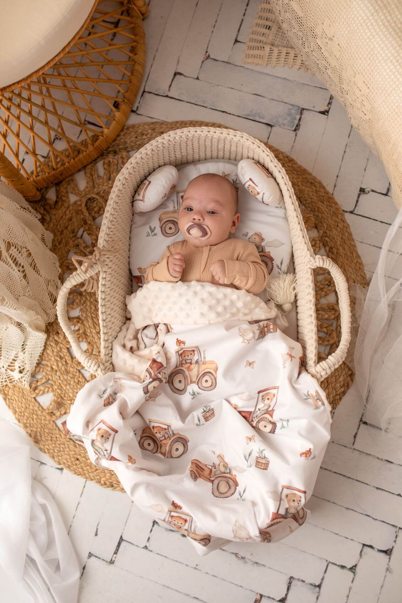 Wrap your baby in comfort with our Cotton & Minky Back Blanket. Soft, cozy, and perfect for naps, stroller rides, and everyday use.