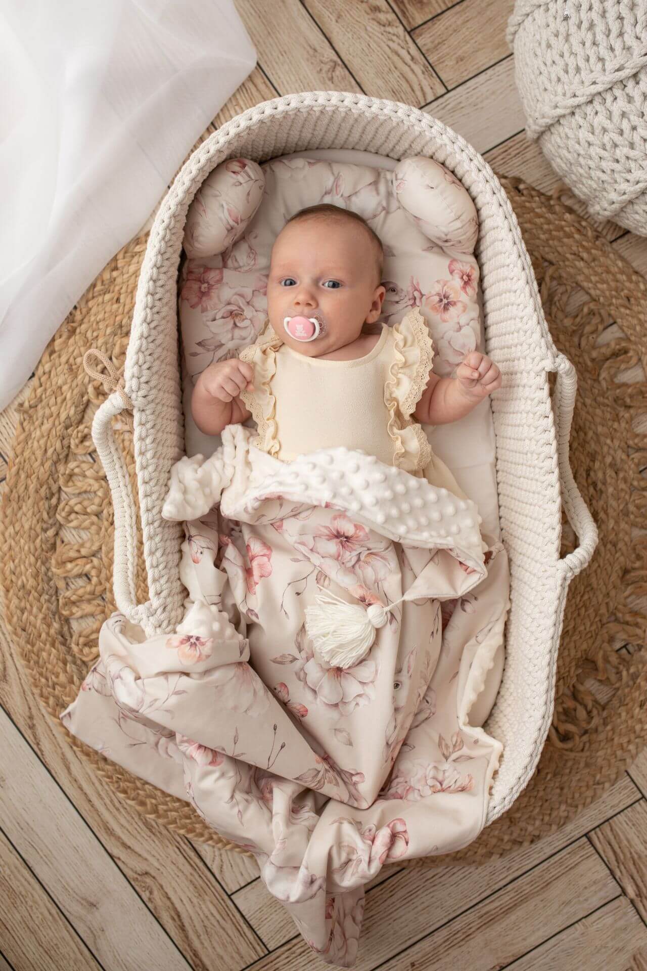 Wrap your baby in comfort with our Cotton & Minky Back Blanket. Soft, cozy, and perfect for naps, stroller rides, and everyday use.