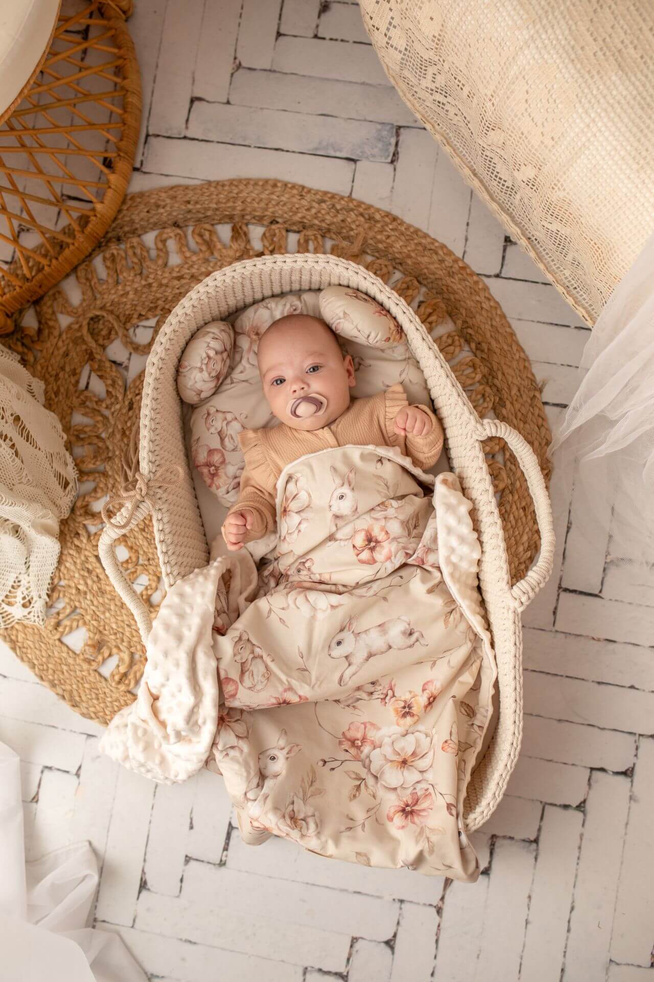 Wrap your baby in comfort with our Cotton & Minky Back Blanket. Soft, cozy, and perfect for naps, stroller rides, and everyday use.