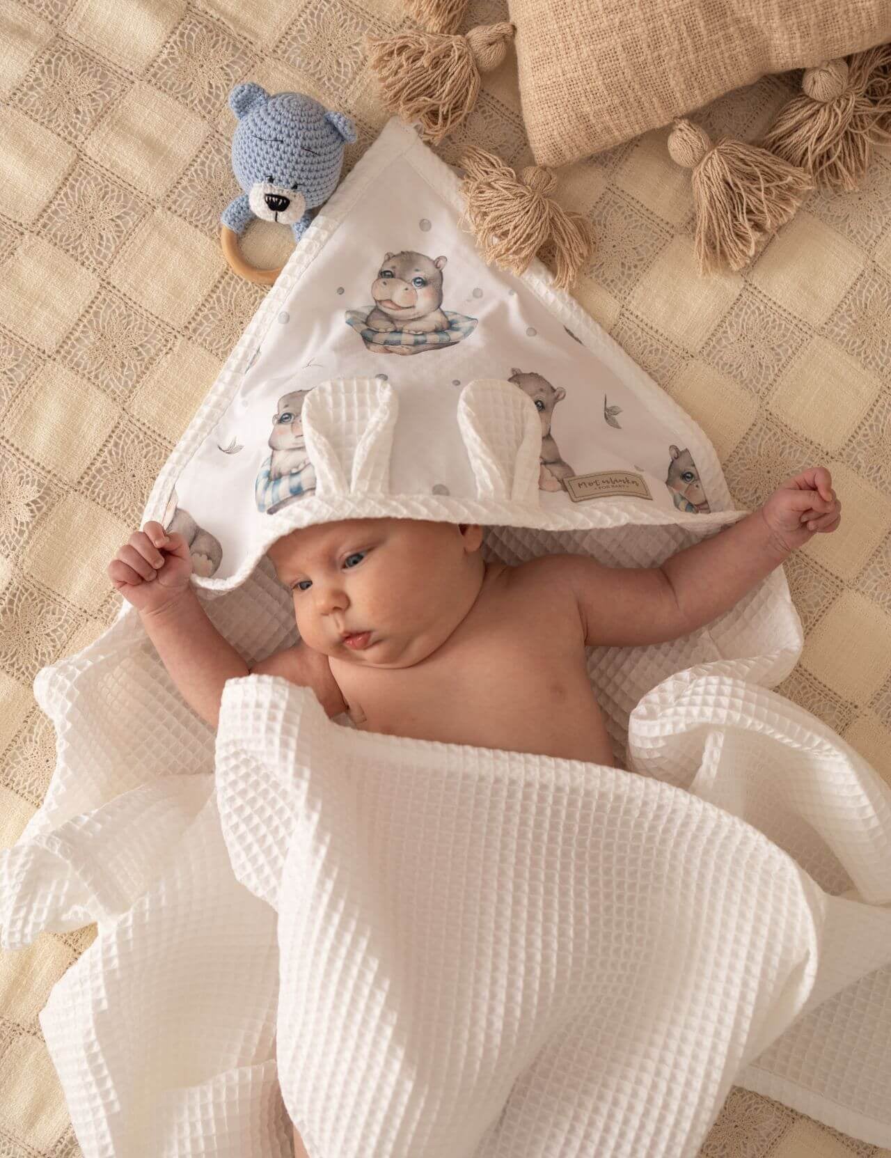 Wrap your little one in comfort with our Waffle Baby Hooded Bath Towel. Made from 100% natural cotton, it's ultra-soft, breathable, quick-drying.