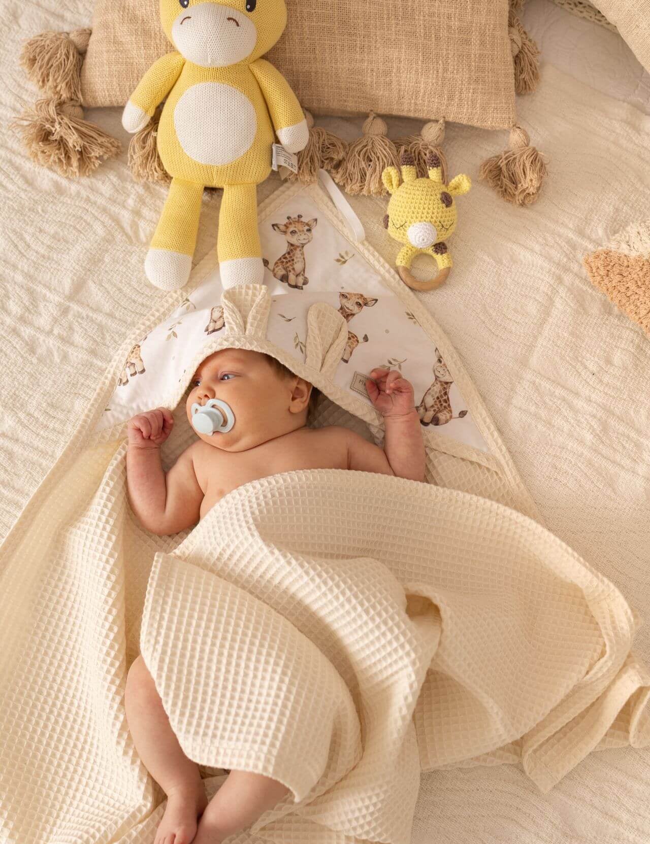 Wrap your little one in comfort with our Waffle Baby Hooded Bath Towel. Made from 100% natural cotton, it's ultra-soft, breathable, quick-drying.