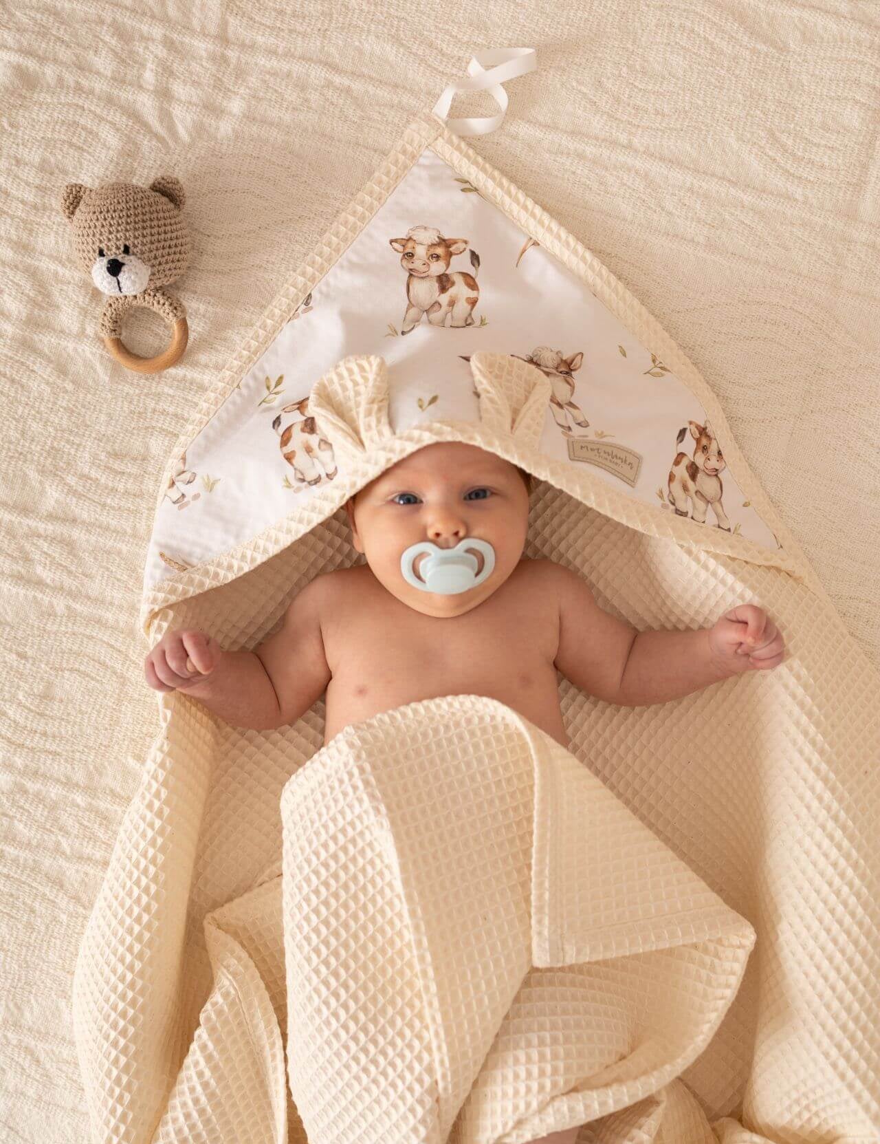 Wrap your little one in comfort with our Waffle Baby Hooded Bath Towel. Made from 100% natural cotton, it's ultra-soft, breathable, quick-drying.
