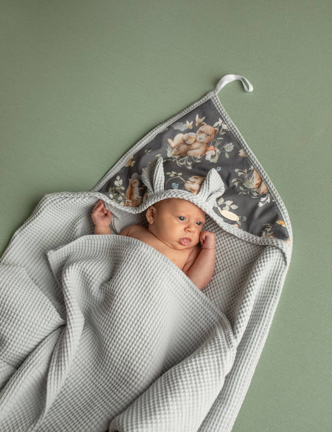 Wrap your little one in comfort with our Waffle Baby Hooded Bath Towel. Made from 100% natural cotton, it's ultra-soft, breathable, quick-drying.