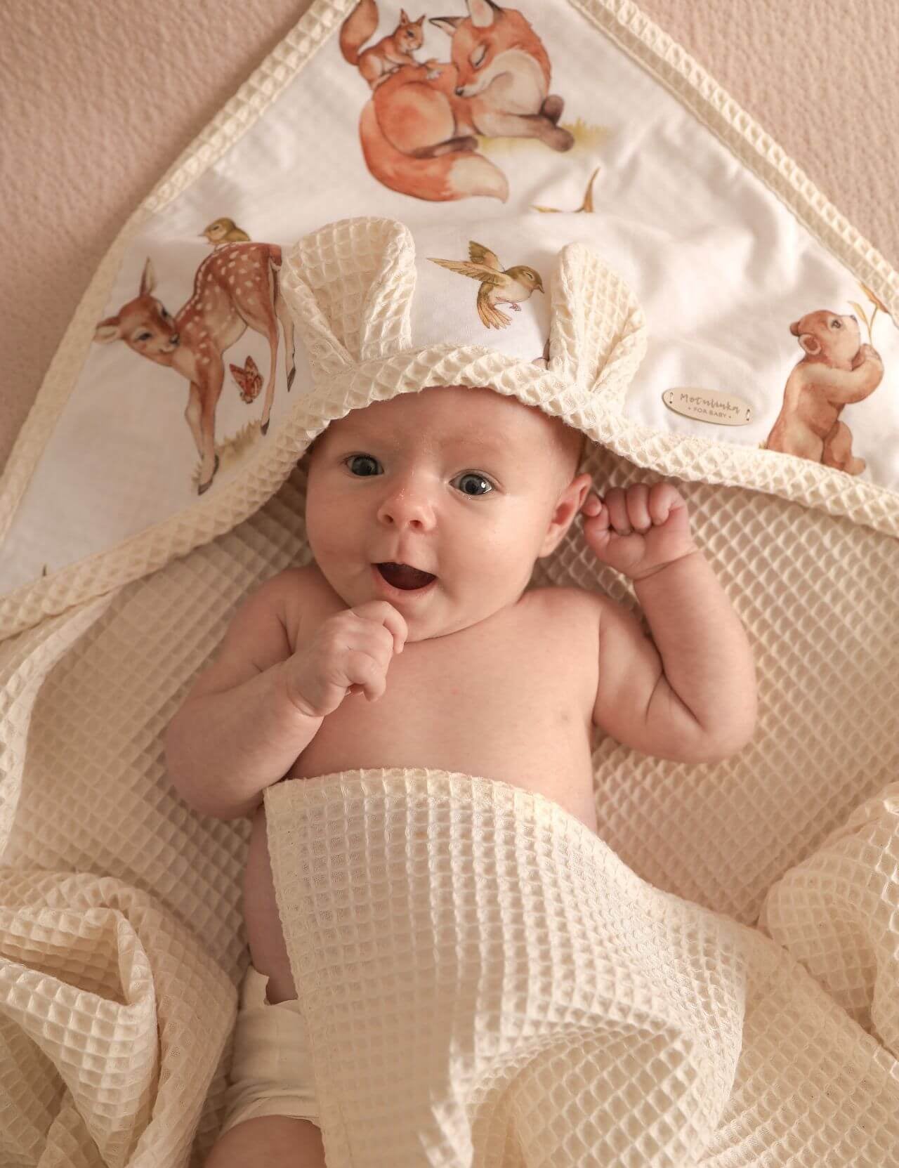 Wrap your little one in comfort with our Waffle Baby Hooded Bath Towel. Made from 100% natural cotton, it's ultra-soft, breathable, quick-drying.