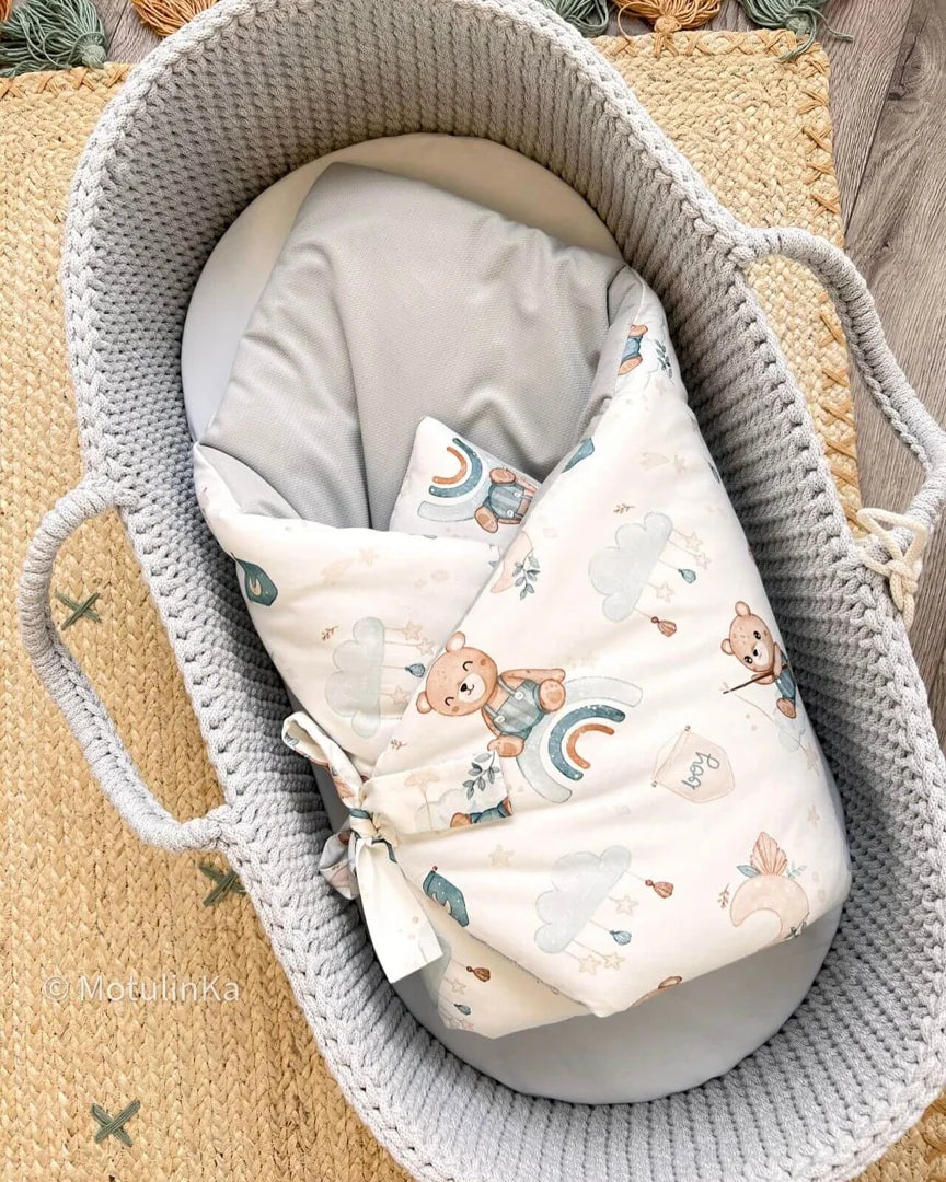 Snug as a Bug: The Ultimate Guide to Newborn Swaddles