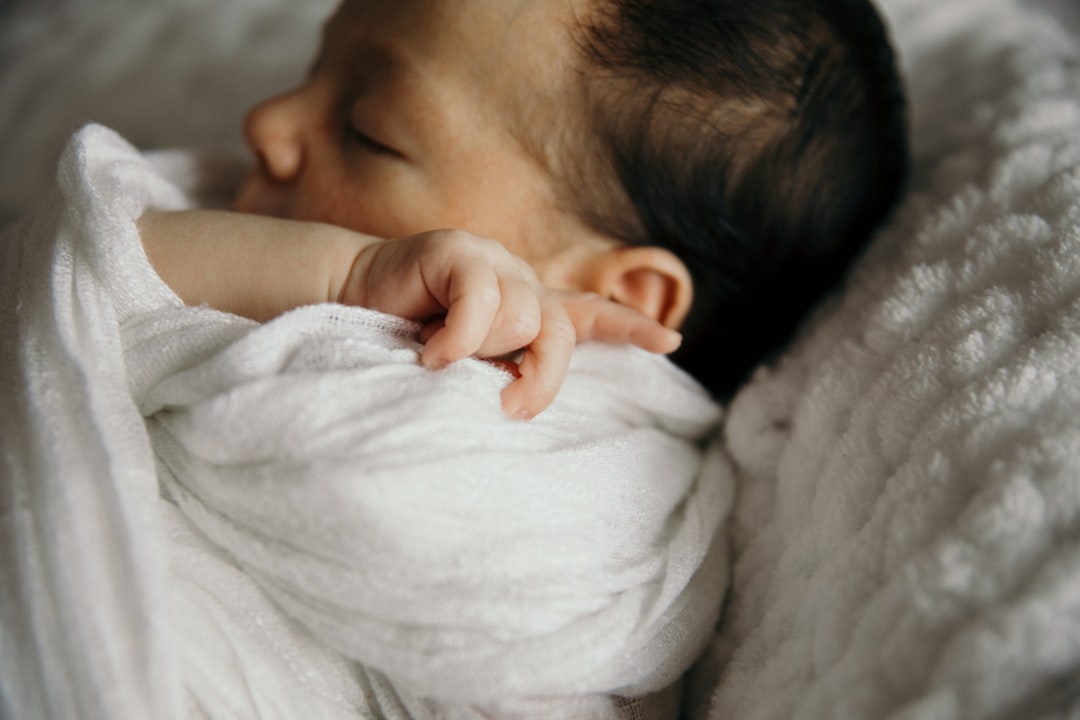 Nest or No Nest: Decoding Safe Sleep for Your Newborn