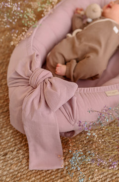 Discover our premium baby nest sleeper crafted with breathable linen and hypoallergenic fill. Provides a cozy, secure space for newborns.