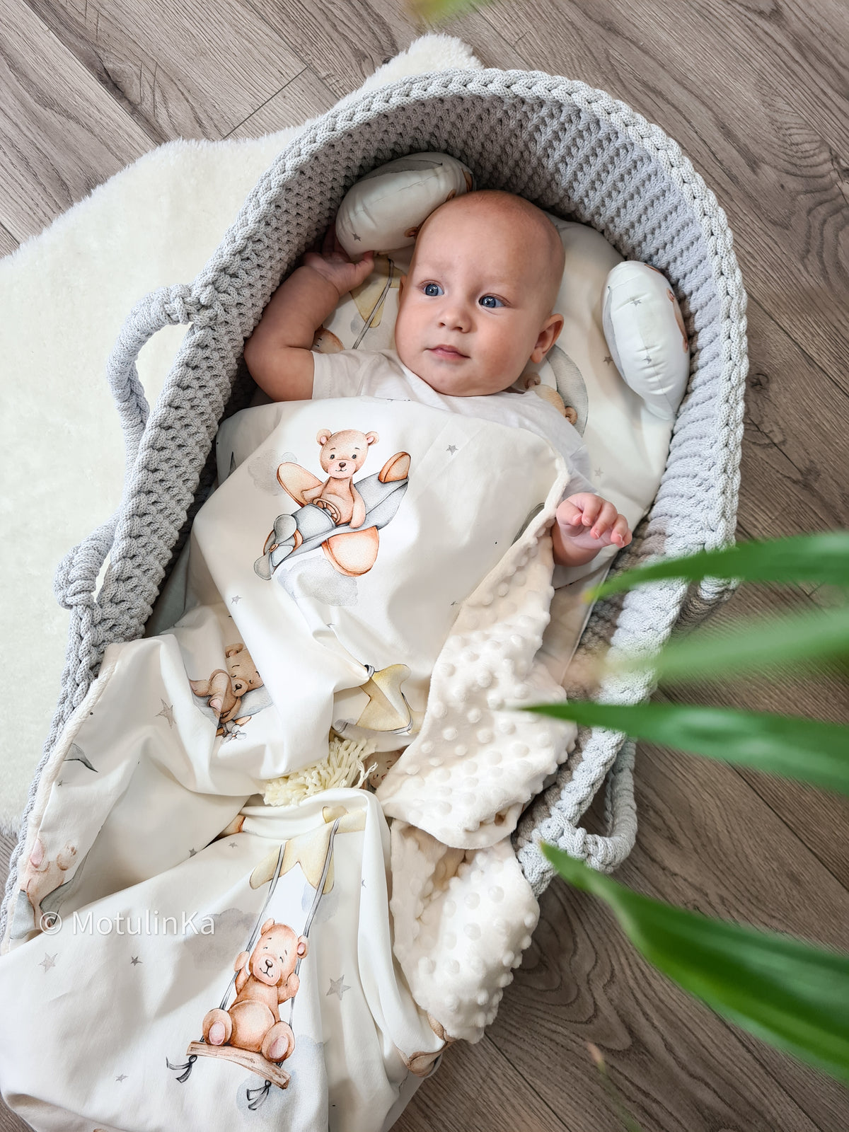 Wrap your baby in comfort with our Elegant Crochet Moses Basket. Handmade, soft, and durable, perfect for safe and stylish newborn sleep.