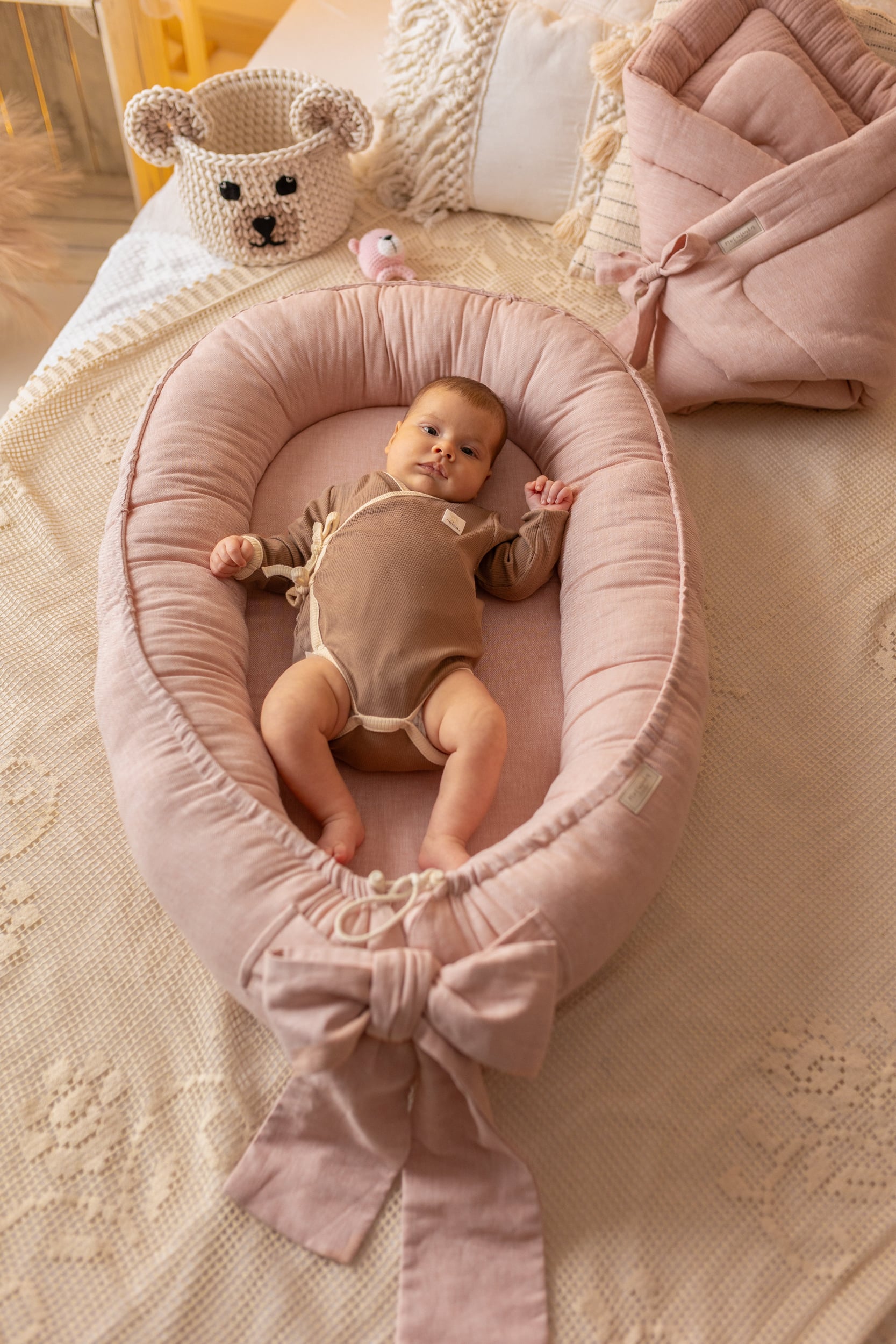Give your baby the gift of comfort with our Herringbone Baby Nest. Soft, breathable, and secure—perfect for sleep, travel, and daily cuddles.