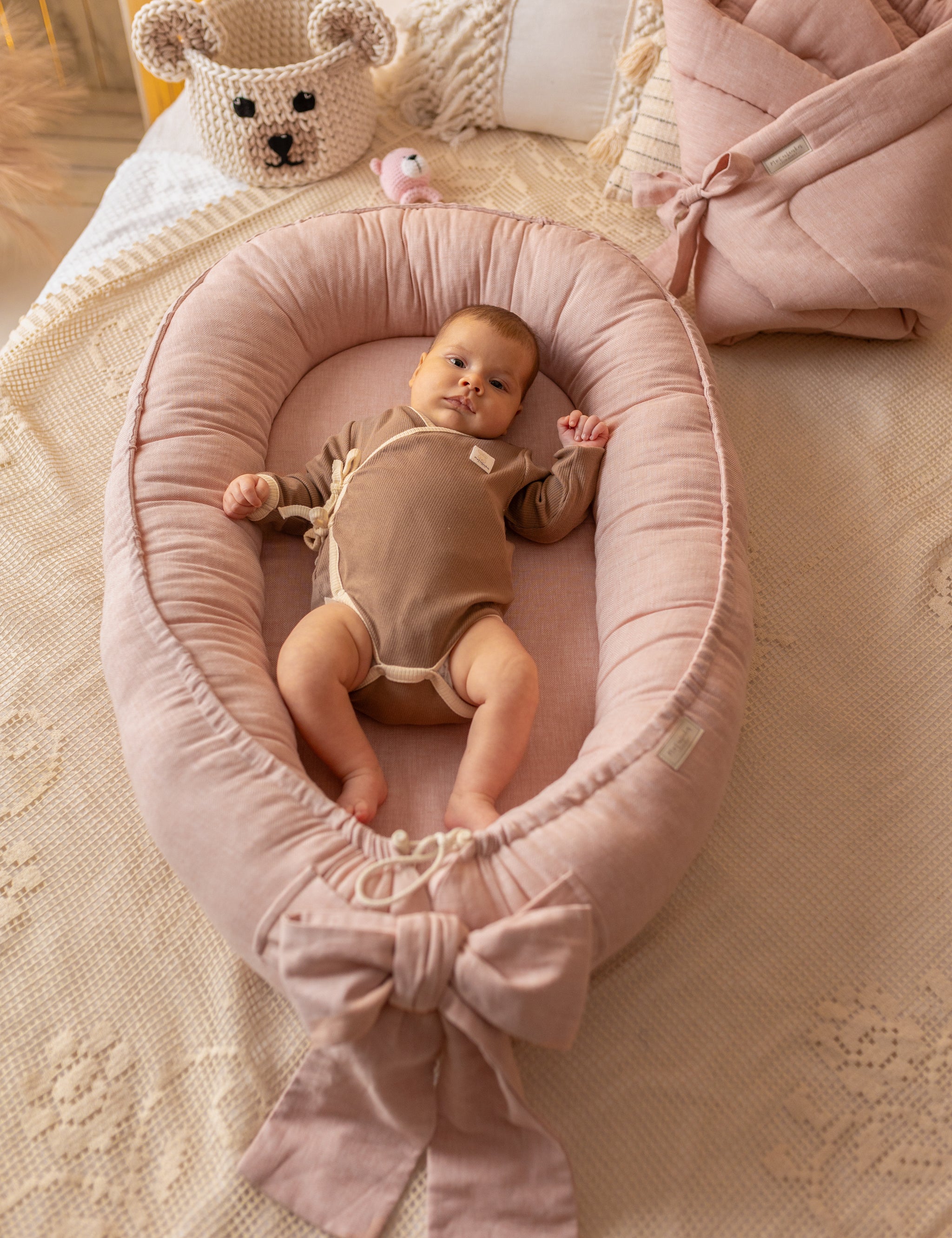 Give your baby the gift of comfort with our Herringbone Baby Nest. Soft, breathable, and secure—perfect for sleep, travel, and daily cuddles.