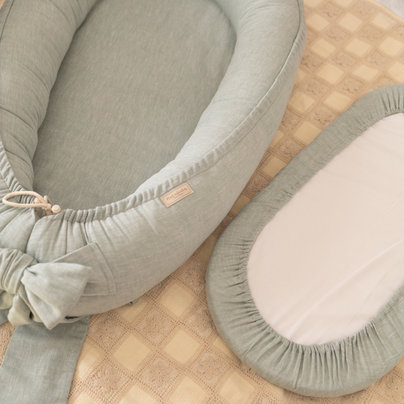 Give your baby the gift of comfort with our Herringbone Baby Nest. Soft, breathable, and secure—perfect for sleep, travel, and daily cuddles.
