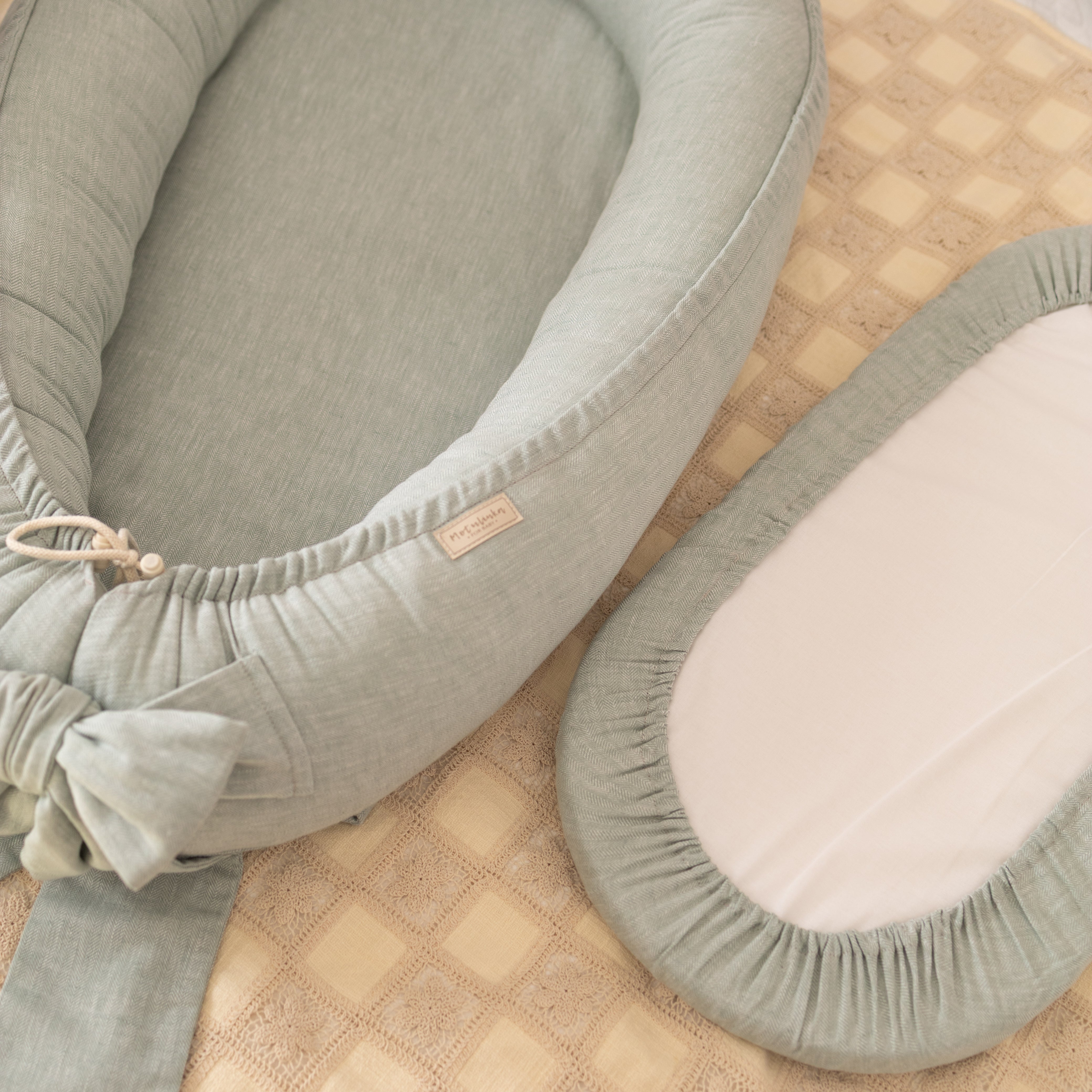 Give your baby the gift of comfort with our Herringbone Baby Nest. Soft, breathable, and secure—perfect for sleep, travel, and daily cuddles.