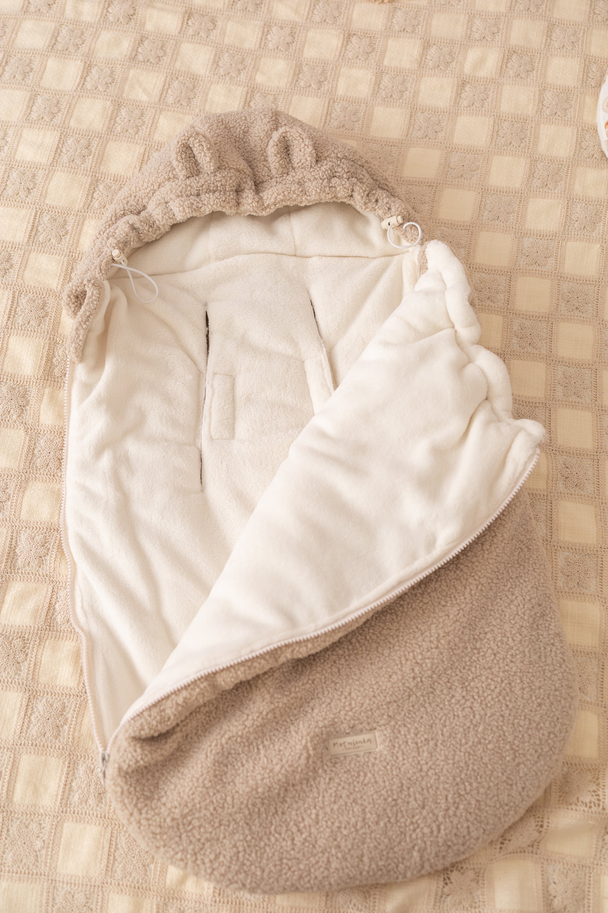Keep your baby warm and snug with our 3-in-1 plush lamb footmuff. Soft, versatile, and perfect for strollers, car seats, or travel.