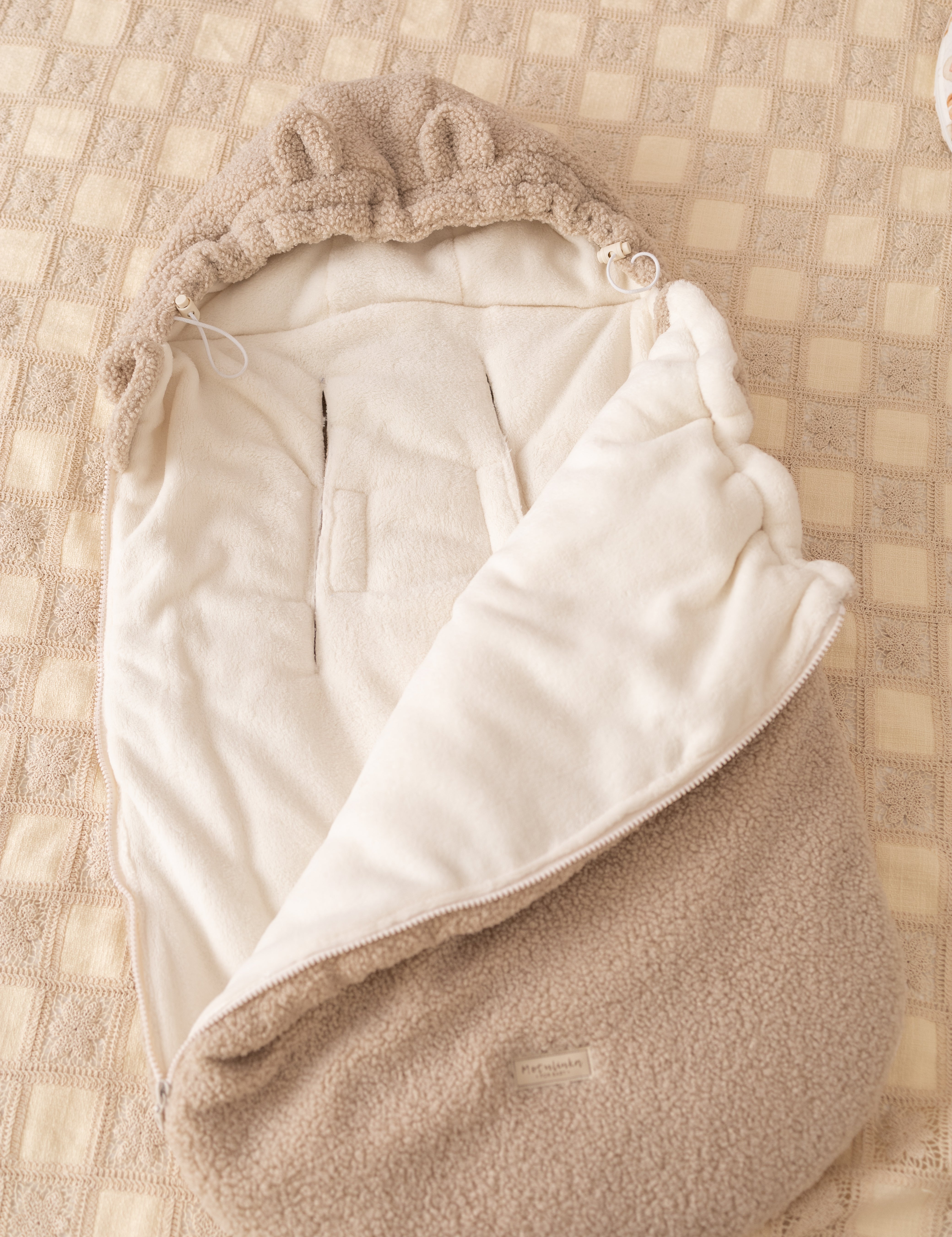 Keep your baby warm and snug with our 3-in-1 plush lamb footmuff. Soft, versatile, and perfect for strollers, car seats, or travel.