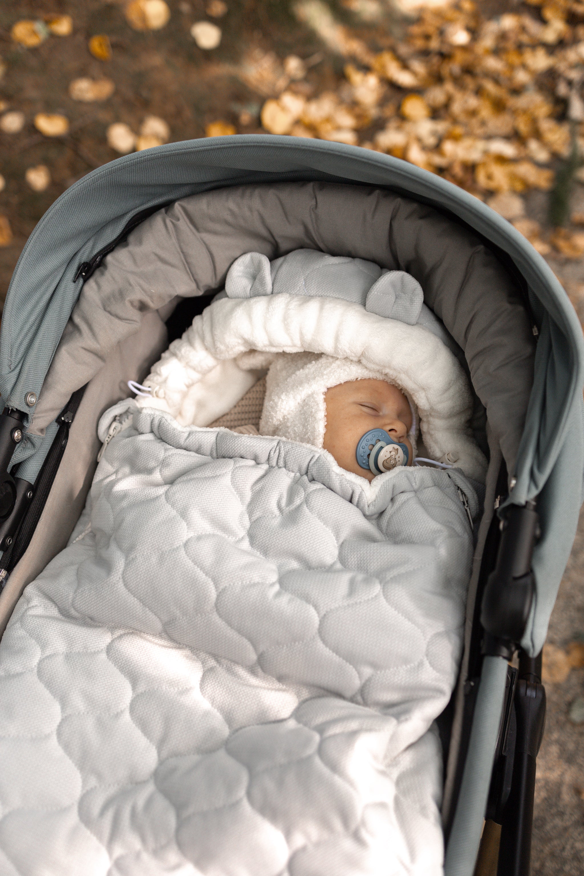 Wrap your baby in comfort with our 3-in-1 quilted velvet footmuff. Soft, warm, and versatile for strollers, car seats, or travel.