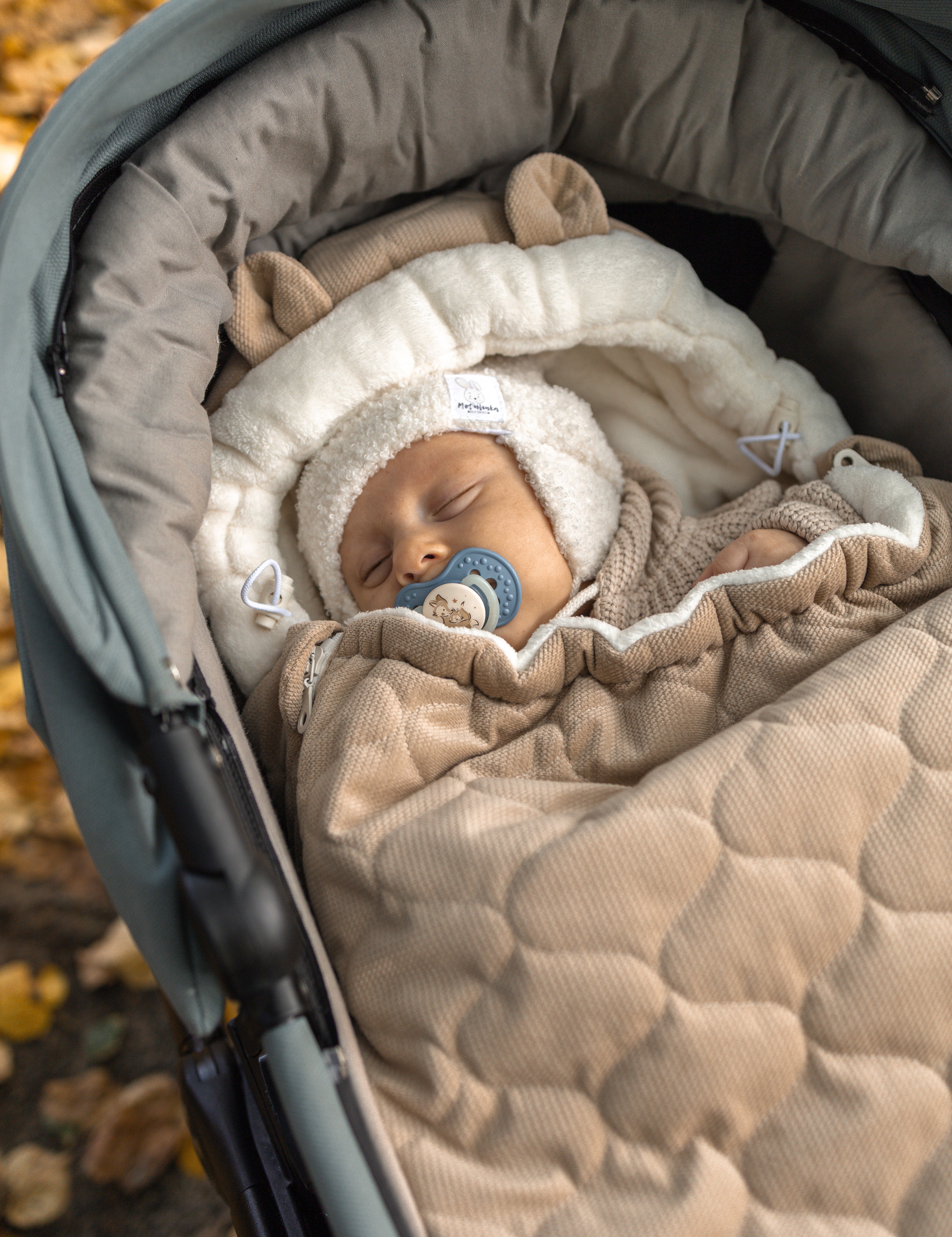 Wrap your baby in comfort with our 3-in-1 quilted velvet footmuff. Soft, warm, and versatile for strollers, car seats, or travel.