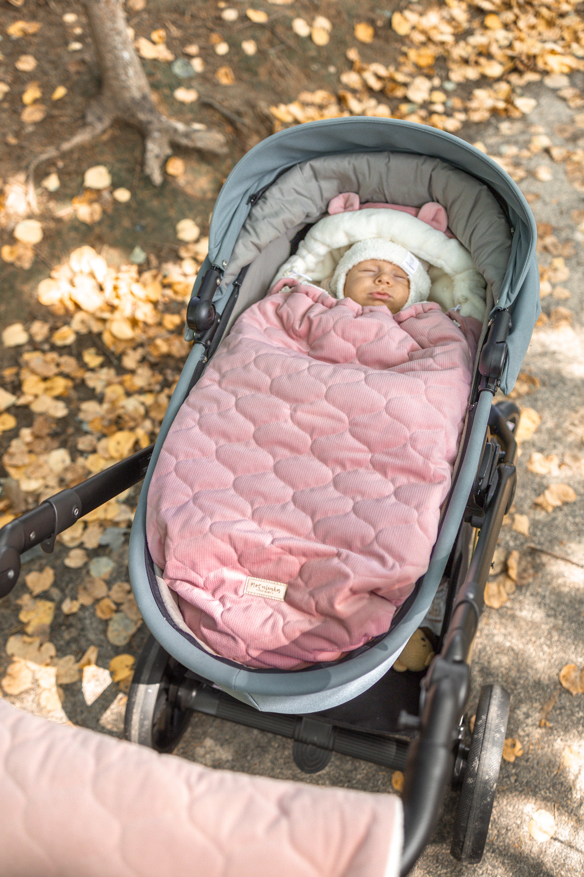 Wrap your baby in comfort with our 3-in-1 quilted velvet footmuff. Soft, warm, and versatile for strollers, car seats, or travel.