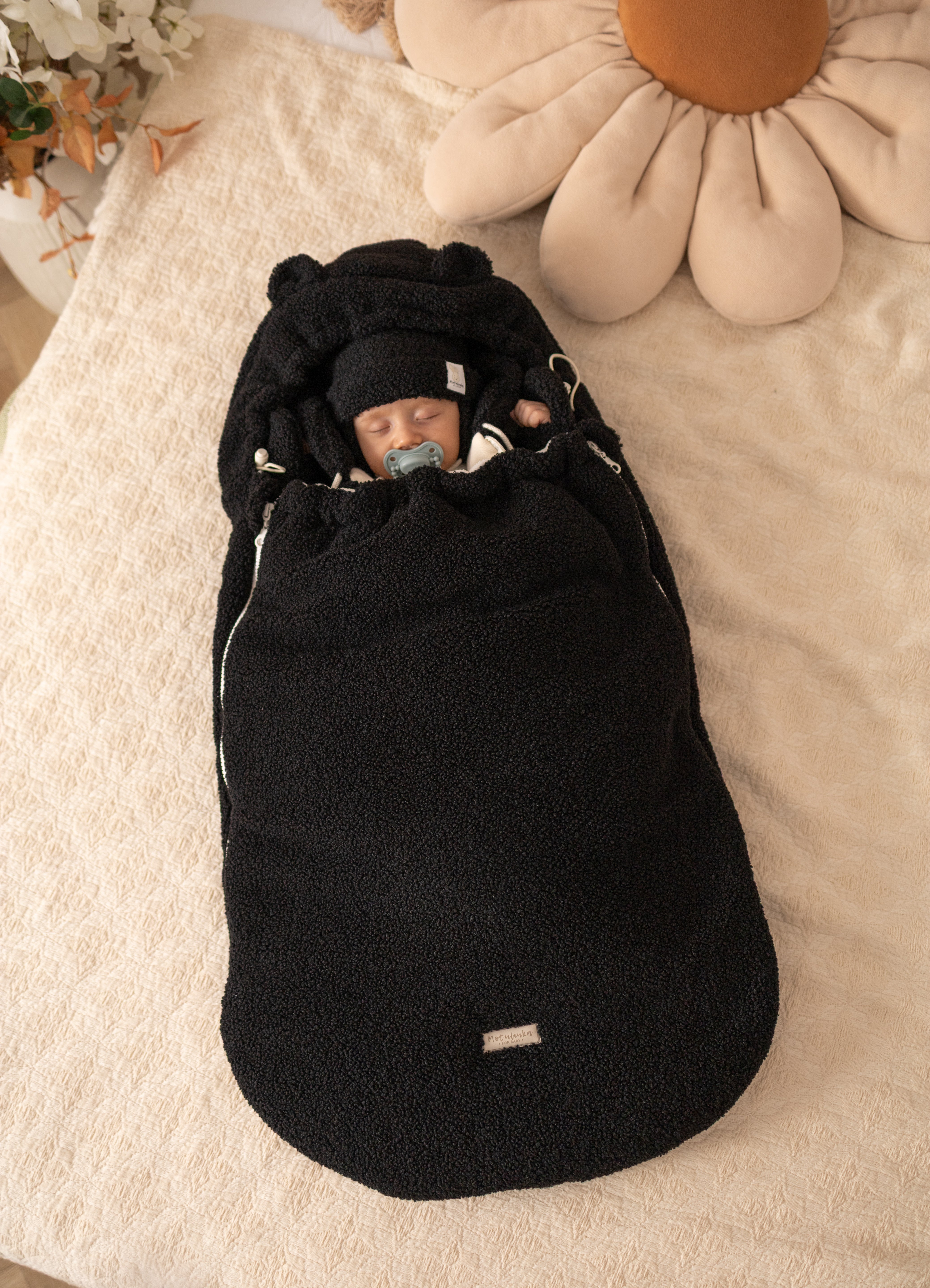 Keep your baby warm and snug with our 3-in-1 plush lamb footmuff. Soft, versatile, and perfect for strollers, car seats, or travel.