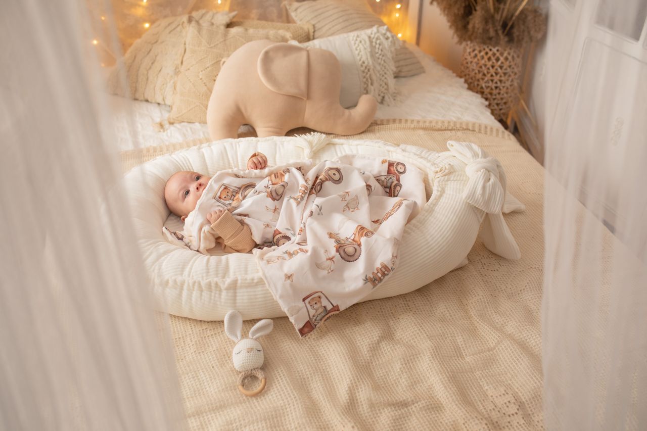 Wrap your baby in comfort with our Cotton & Minky Back Blanket. Soft, cozy, and perfect for naps, stroller rides, and everyday use.