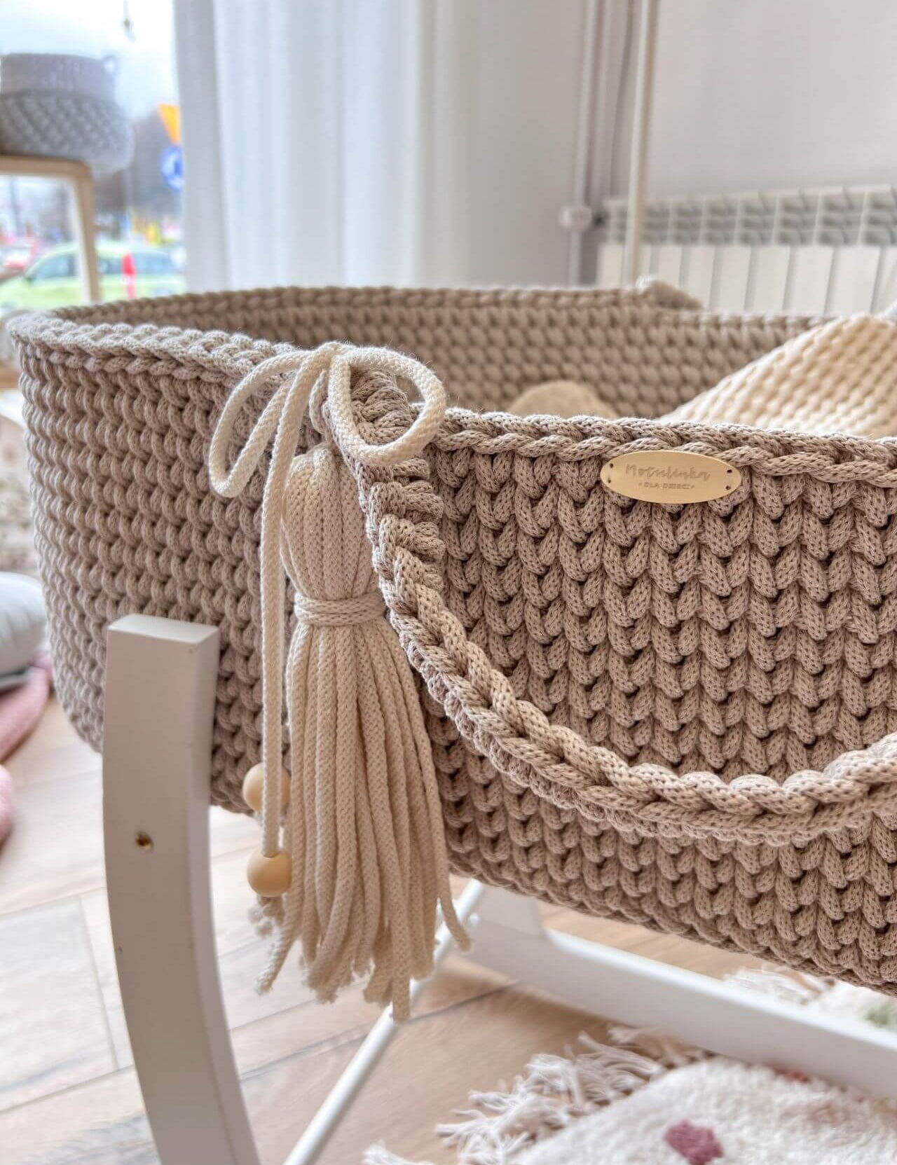 Elegancki Szydełkowy Kosz Mojżesza