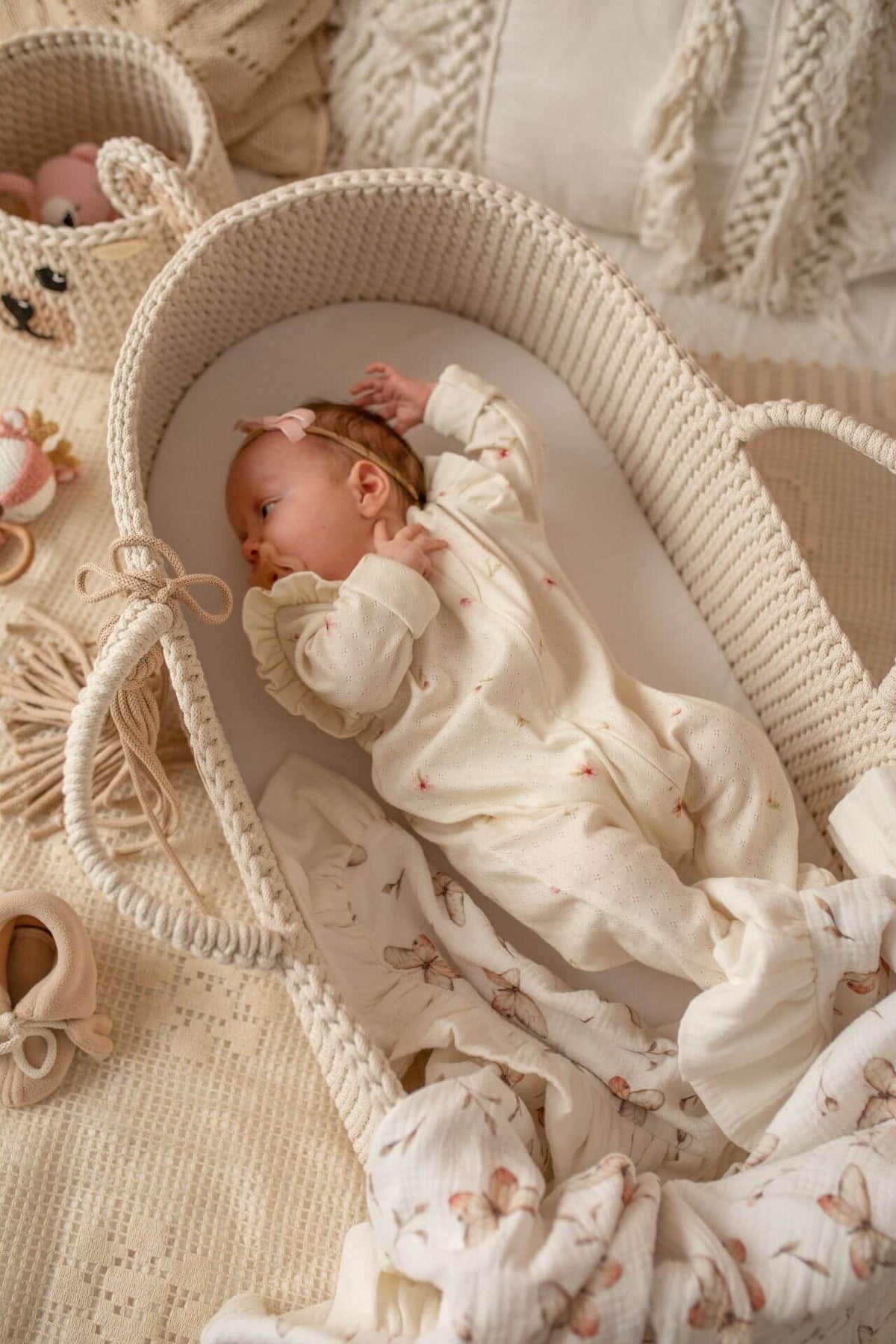 Wrap your baby in comfort with our Elegant Crochet Moses Basket. Handmade, soft, and durable, perfect for safe and stylish newborn sleep.