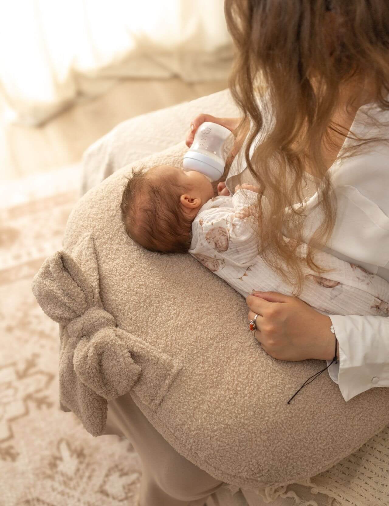 Support your baby and yourself with the Ultimate Nursing Pillow in soft Sherpa fabric. Ergonomic, cozy, and perfect for feeding or lounging.