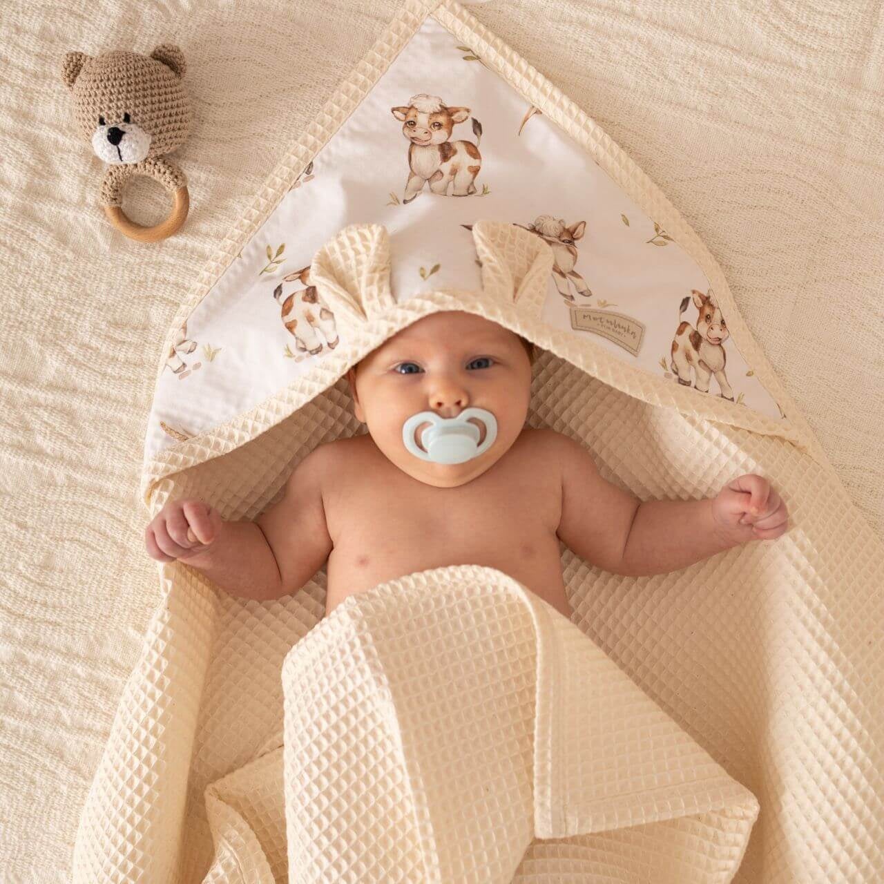 Wrap your little one in comfort with our Waffle Baby Hooded Bath Towel. Made from 100% natural cotton, it's ultra-soft, breathable, quick-drying.