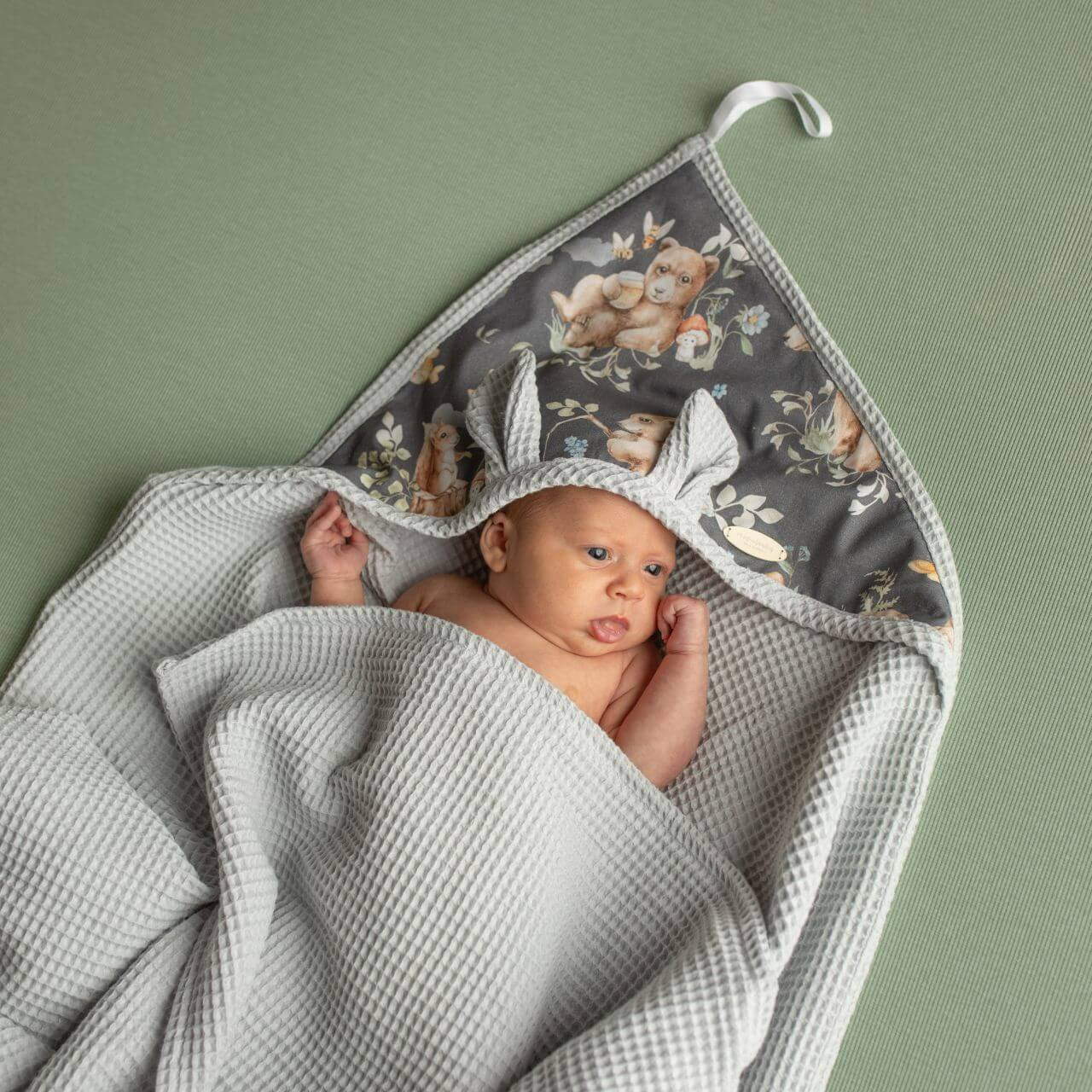 Wrap your little one in comfort with our Waffle Baby Hooded Bath Towel. Made from 100% natural cotton, it's ultra-soft, breathable, quick-drying.