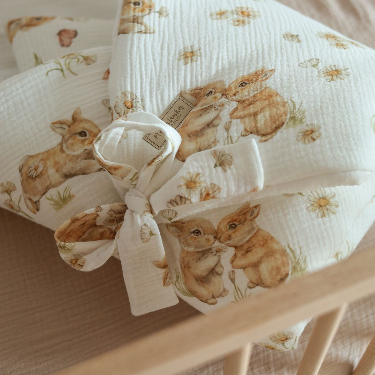 Discover our organic baby wrap crafted from breathable, OEKO-TEX® certified muslin with hypoallergenic filling. Perfect for swaddling, playtime. Muslin Swaddle Wrap