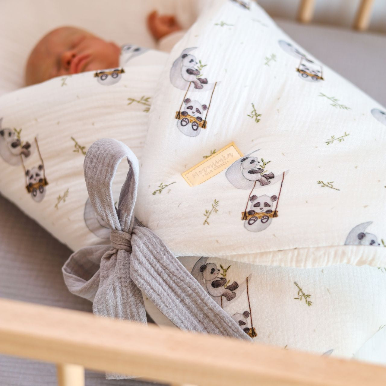 Discover our organic baby wrap crafted from breathable, OEKO-TEX® certified muslin with hypoallergenic filling. Perfect for swaddling, playtime. Muslin Swaddle Wrap