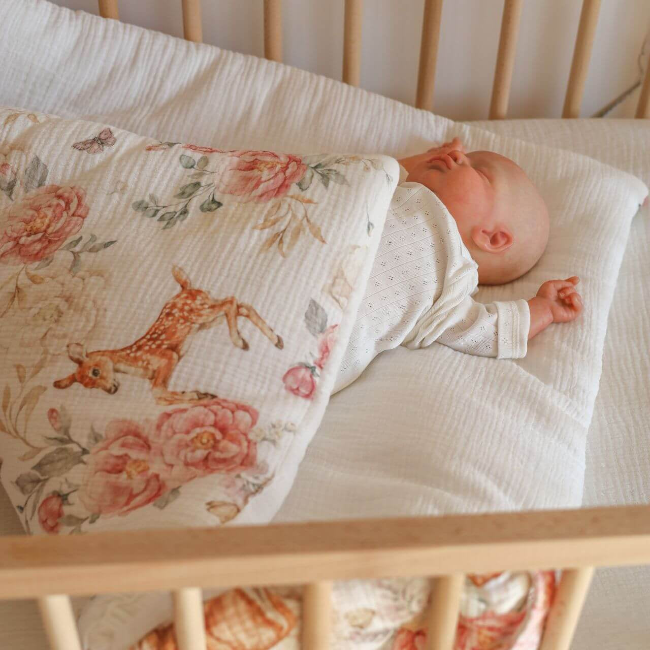 Discover our organic baby wrap crafted from breathable, OEKO-TEX® certified muslin with hypoallergenic filling. Perfect for swaddling, playtime. Muslin Swaddle Wrap