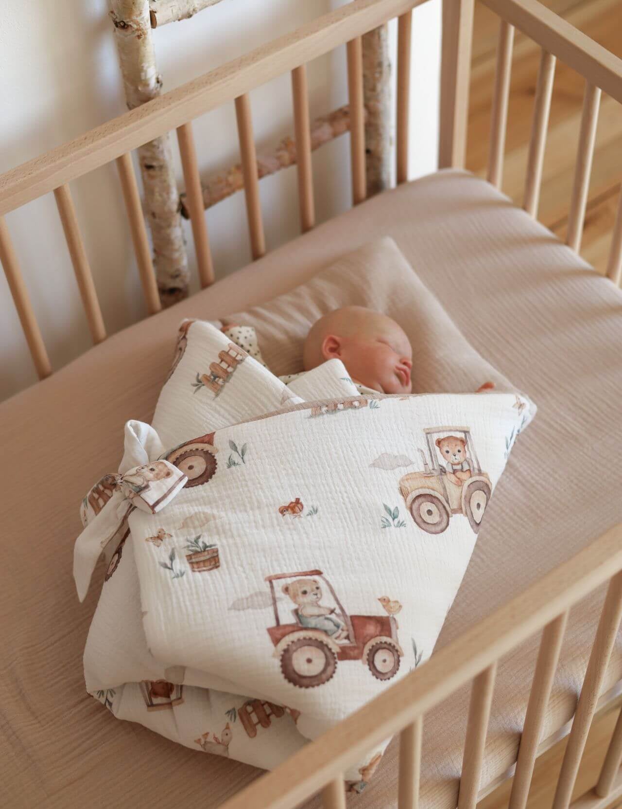 Discover our organic baby wrap crafted from breathable, OEKO-TEX® certified muslin with hypoallergenic filling. Perfect for swaddling, playtime. Muslin Swaddle Wrap